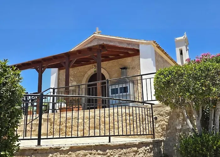 Daire Hills Sea View Apartment, Village, Paphos *